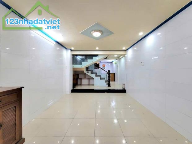 NGÂN HÀNG THANH LÝ NHÀ HẺM ÔTÔ 6m 64m²-2tỷ950 Đ Thiên Phước P9 Quận Tân Bình HĐ thuê 16tr/ - 1