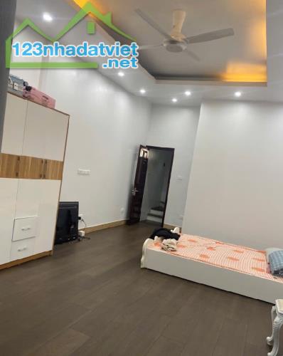 Nhà thoáng sáng Quang Tiến 37M x 5T, 5,85 tỷ, oto tránh, KD đỉnh