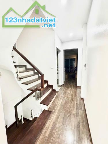 Bán nhà Cầu Giấy - 50m2 - 6 tầng- ô tô qua nhà - kinh doanh cực đỉnh - 3