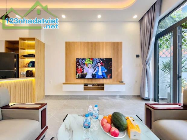 VILLA MINI- DIỆN TÍCH ĐẤT 102M2- GẦN EMART- NGANG HƠN 6M TƯƠNG LAI 2 MẶT TIỀN TẶNG FULL NỘ - 3