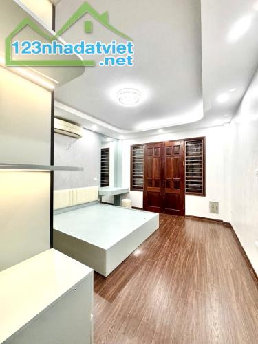 Bán nhà Phố Trần Đại Nghĩa, oto đỗ cửa, kinh doanh: 36m2, 5T, MT4,2m.Giá 10 tỷ 8 - 3