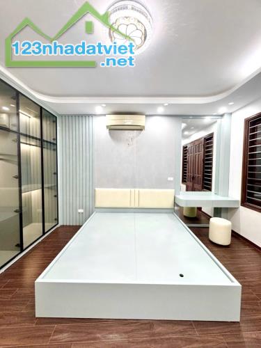 Bán nhà Phố Trần Đại Nghĩa, oto đỗ cửa, kinh doanh: 36m2, 5T, MT4,2m.Giá 10 tỷ 8 - 4