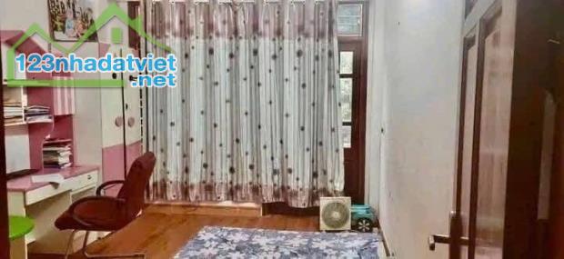 Cho thuê nhà Phố Chợ Khâm Thiên, 35m2, 6 tầng, chỉ 10 triệu, vào ngay - cho ở gia đình,