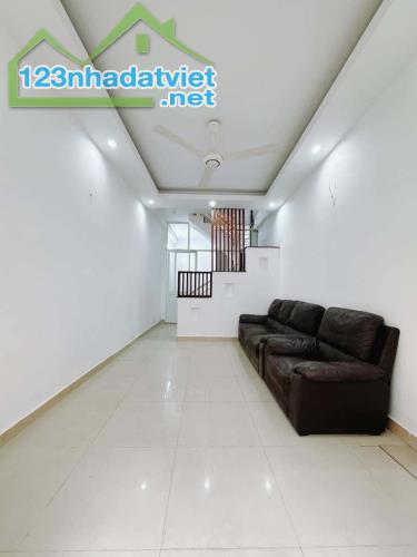 Cần tiền gấp bán nhà Đoàn Văn Bơ phường 13 quận 4 chỉ hơn 3 tỏi - 2