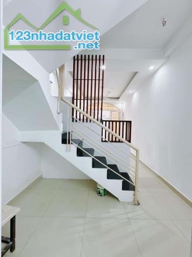 Cần tiền gấp bán nhà Đoàn Văn Bơ phường 13 quận 4 chỉ hơn 3 tỏi - 1