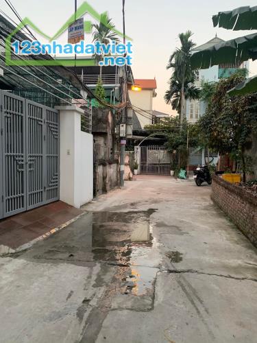 Đất Vân Nội 48m2, ôtô vào đất, mặt tiền rộng vuông đẹp, cách ôtô tránh 30m, 2.5 tỷ