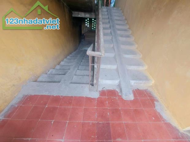 Bán căn hộ tập thể Thái Thịnh, 60m2, 2pn,  ô tô đỗ chân cầu thang. Nhỉnh 3 tỷ - 2