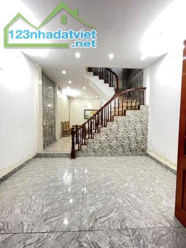 NHÀ TRƯƠNG ĐỊNH 40M2*4T, MT RỘNG, NGÕ XE MÁY TRÁNH - 1