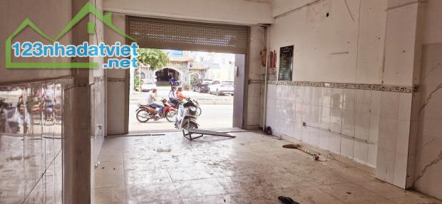 Chủ bán căn nhà mặt tiền 70m² Phan văn Hớn Quận 12 giá rẻ 8 tỷ - 4