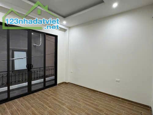 PHÂN LÔ Ô TÔ VÀO NHÀ PHỐ THÁI HÀ - ĐỐNG ĐA - 40M2 x 4T - MT 4M - 13.2 TỶ -NHÀ SÁT PHỐ - 2