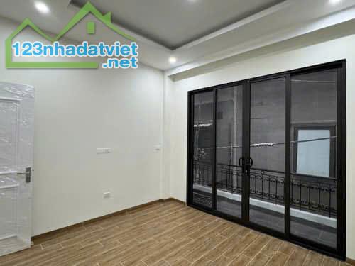 PHÂN LÔ Ô TÔ VÀO NHÀ PHỐ THÁI HÀ - ĐỐNG ĐA - 40M2 x 4T - MT 4M - 13.2 TỶ -NHÀ SÁT PHỐ - 3