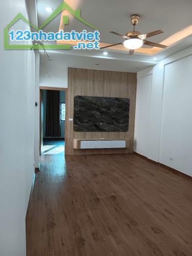 Bán chung cư có sổ đỏ 2 ngủ,74m2 khu vực Linh Đàm, Hà Nội giá giá rất rẻ