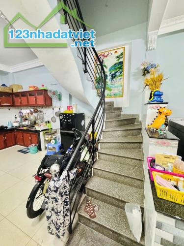 BÁN NHÀ 1 SẸT 88m2 LÊ VĂN QUỚI BÌNH TÂN 4m x 22m HẺM 8M - 4 TẦNG- CHỈ 7.5 TỶ - 2