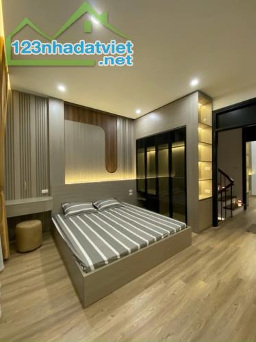 Bán nhà 40m2 gần mặt phố Quan Hoa, Cầu Giấy, Ngõ nông, An sinh tốt, Nhà đẹp ở luôn