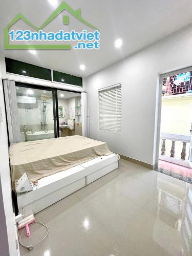 Bán nhà Thụy Khuê 32 m2 ,4 tầng , 7 tỷ.