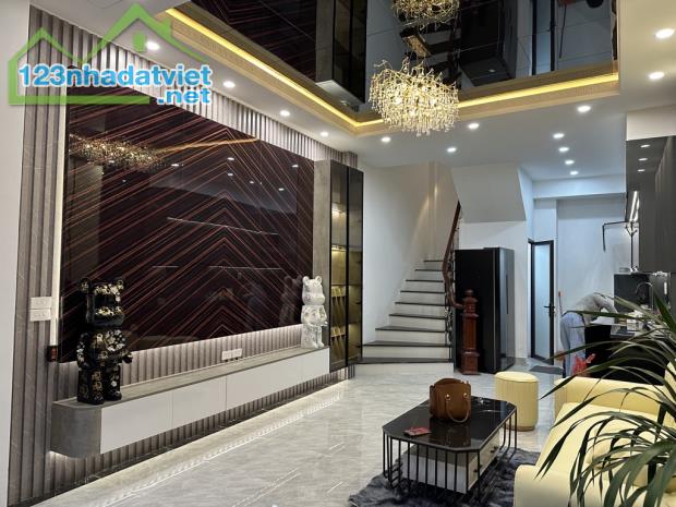 Bán nhà Nguyễn Lân ngõ thông ba bước ra phố nhà đẹp 2 thoáng nội thất LUXURY giá 10.7 tỷ - 2