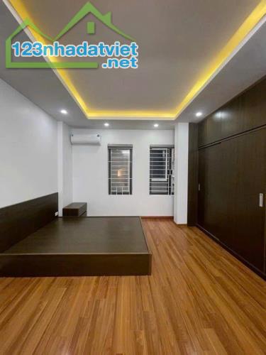 LÔ GÓC 2 MẶT NGÕ - 5 TẦNG DÂN XÂY, CỰC VIP - BA GÁC ĐỖ CỬA, -KD NHỎ
Pháo Đài Láng 31m, - 2