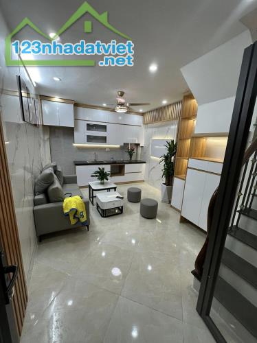 Bán Nhà Đức Diễn 42m² Chỉ 8 Tỷ Ô Tô Đỗ Cửa, Thiết Kế Sang Trọng