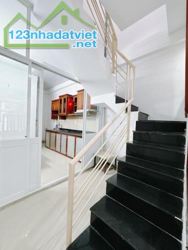 Bán nhà mới lô nhì Đoàn Văn Bơ p.13 DTSD 63m2 chỉ nhỉnh 3Tỷ - 2