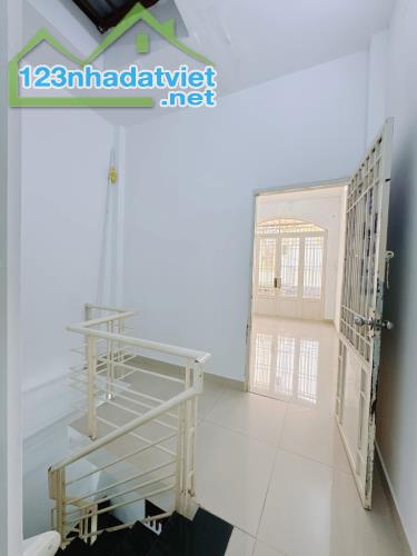 Bán nhà mới lô nhì Đoàn Văn Bơ p.13 DTSD 63m2 chỉ nhỉnh 3Tỷ - 3