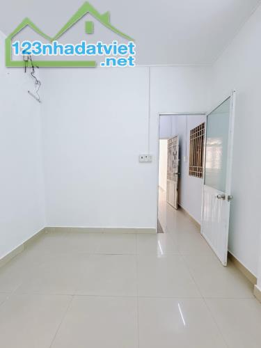 Bán nhà mới lô nhì Đoàn Văn Bơ p.13 DTSD 63m2 chỉ nhỉnh 3Tỷ - 4