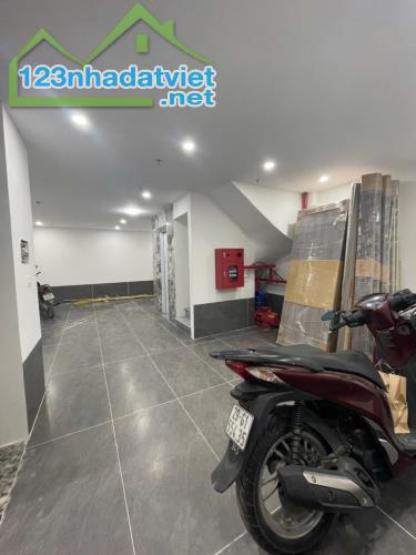 NHÀ YÊN HÒA 60M2 X 7T - 14.9 TỶ - OTO NGỦ TRONG NHÀ - THANG MÁY - DÒNG TIỀN ĐỈNH