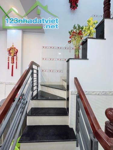 Nhà Bán 32m2 - 2 Tầng - Hẻm rộng - Đường Lê - Lê Lư - Tân Phú - Mới đẹp - 3tỷ380 - 1