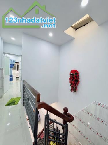 Nhà Bán 32m2 - 2 Tầng - Hẻm rộng - Đường Lê - Lê Lư - Tân Phú - Mới đẹp - 3tỷ380 - 2