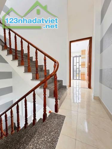 NHÀ BÁN ĐẤT MỚI - GIÁ 4,55 🧄- DT4x12 - 3 TẦNG - HẺM XE HƠI - BÌNH TRỊ ĐÔNG -  Mô tả:  - d - 3