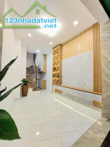Nhà ngõ 381 Bạch Mai, Hai Bà Trưng: dt 17/22T2m2, 5 tầng, mt 3.2m, giá 3.65 Tỷ - 4