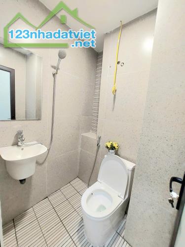 Nhà ngõ 381 Bạch Mai, Hai Bà Trưng: dt 17/22T2m2, 5 tầng, mt 3.2m, giá 3.65 Tỷ