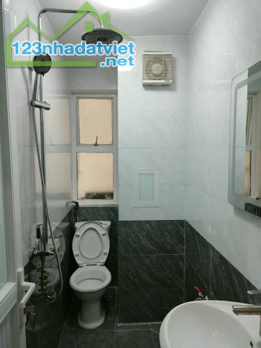 Bán nhà Lý Thường Kiệt, 40m2 x mặt tiền 4m, 12.9 tỷ, gần mặt phố, ngõ rộng thoáng - 2