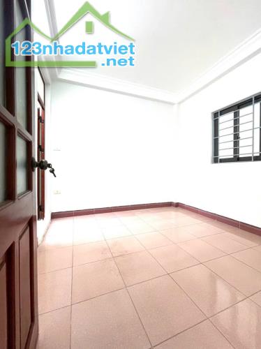 Bán nhà Minh Khai. Chưa tới 4ty, 30m2 -3PN. Có sổ đỏ không QH. Xem là ưng. - 3