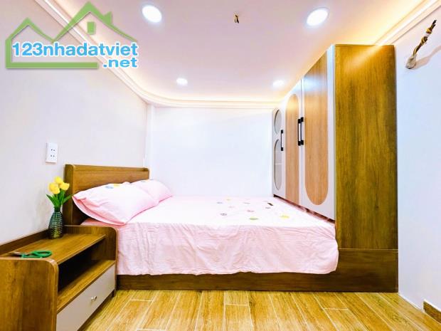 SIÊU PHẨM CĂN GÓC 3 TẦNG FULL NỘI THẤT - DTSD 60 M2 - HẺM 6M - NGUYỄN VĂN TRỖI - PN. - 3