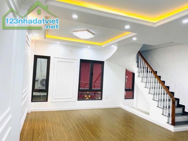 Bán nhà riêng phố Lạc Long Quân phân lô, kinh doanh gần phố giá nhỉnh 6 tỷ  Bán nhà riêng - 2