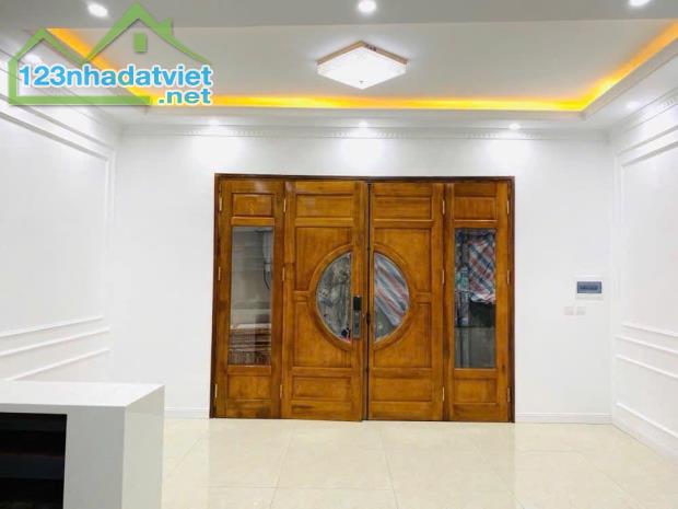 Bán nhà riêng phố Lạc Long Quân phân lô, kinh doanh gần phố giá nhỉnh 6 tỷ  Bán nhà riêng