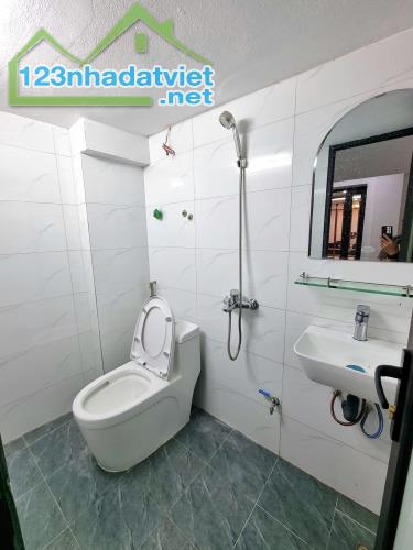 Nhà 35  Ngõ Tô Hoàng, Hai Bà Trưng:  dt 42m2, 3 tầng, mt 1/3.5m, giá 5.2 tỷ - 5