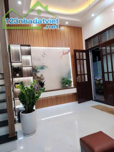 Cần bán nhà  DT 32m x 5 tầng Phố Nam Dư, Hoàng Mai giá 5.3 tỷ, nhà đẹp, về ở ngay