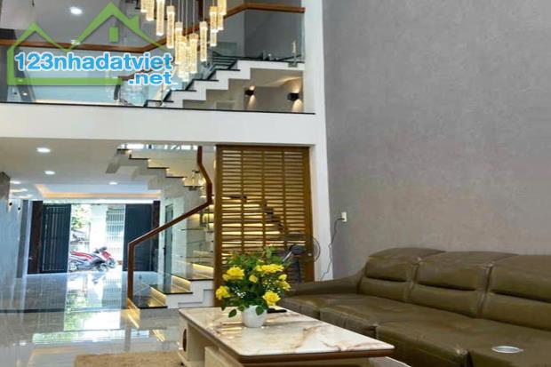 Bán nhà Phạm Văn Chiêu Phường 9, 4m x 16m vuông vức 5 Tầng, Xe hơi - Giá 8.9 tỷ TL