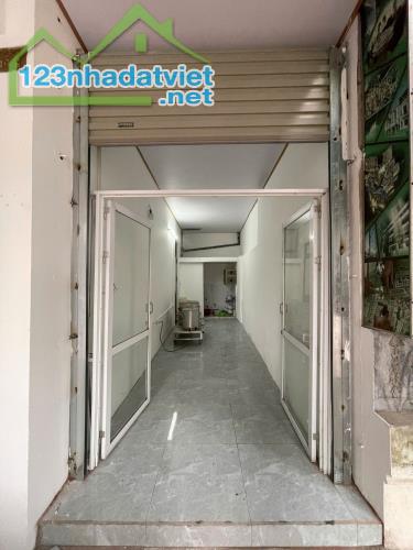 Cho thuê MBKD Văn Quán, Hà Đông, ô tô tránh, vỉa hè rộng chỉ 4 Triệu, 30m2, 1 ngủ, vs