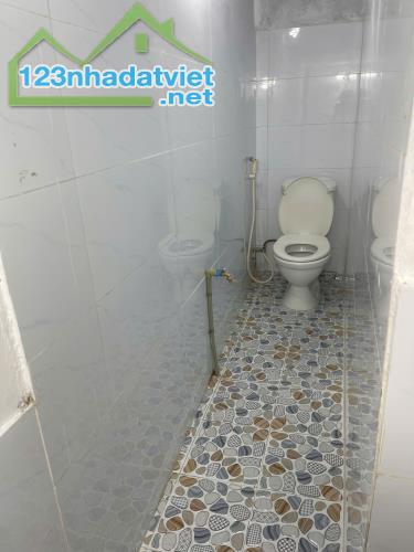 Cho thuê MBKD Văn Quán, Hà Đông, ô tô tránh, vỉa hè rộng chỉ 4 Triệu, 30m2, 1 ngủ, vs - 4