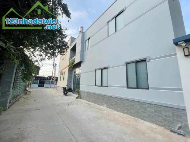 Bán nhà lầu mới đẹp, KP9 Tân Phong, gần chợ 26, đường oto chỉ 2 tỷ 650