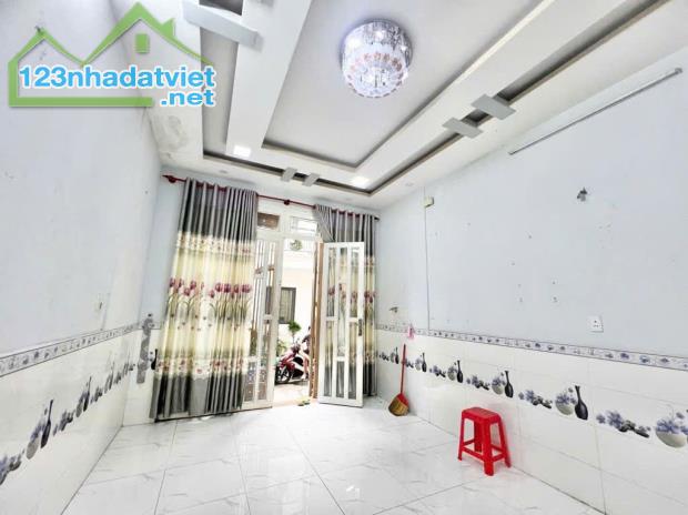 CẦN BÁN GẤP TRONG TUẦN: NHÀ LÊ ĐÌNH CẨN, 40M2, 3 TẦNG, CHỈ HƠN 3 ..TỶ, HẺM XE HƠI, NGAY CH - 3