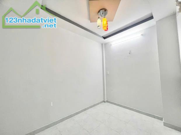 CẦN BÁN GẤP TRONG TUẦN: NHÀ LÊ ĐÌNH CẨN, 40M2, 3 TẦNG, CHỈ HƠN 3 ..TỶ, HẺM XE HƠI, NGAY CH - 1