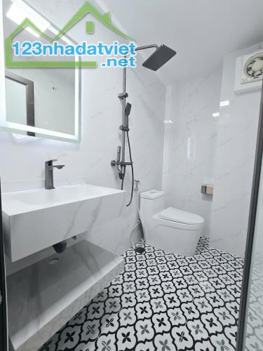 BÁN NHÀ MỚI ĐẸP KIM GIANG, Ô TÔ ĐỖ CỬA, KINH DOANH, NỘI THẤT XỊN, 44M2, 5T, GIÁ 10.98 TỶ. - 3