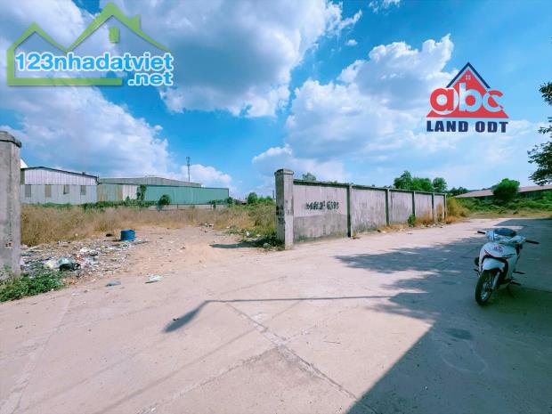 D443 
**Cần bán đất 2 sào 7 (2.700m²), xây dựng SKC, đã đóng thuế đầy đủ tại địa điểm - 3