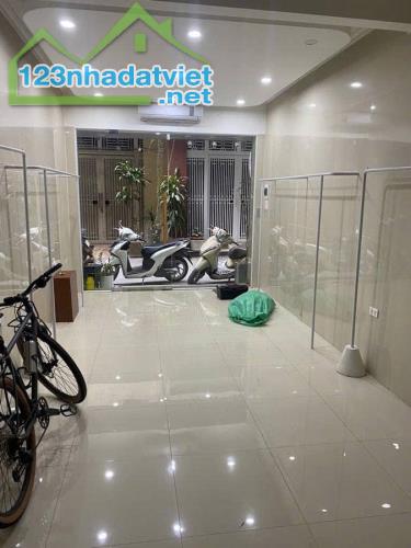 Bán Gấp Căn 40m2 4 Tầng Phố Lý Nam Đế, Hoàn Kiếm, Kinh Doanh, Ô Tô Đỗ Cửa 13.X Tỷ