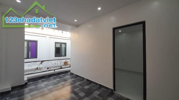 Bán nhà 3 tầng Nguyễn Văn Linh,LêChân.55m2.Ngang6m.Ngõ6m.Ôtô tải đỗ cửa.Vị trí Kd.Chỉ3,8tỷ - 4