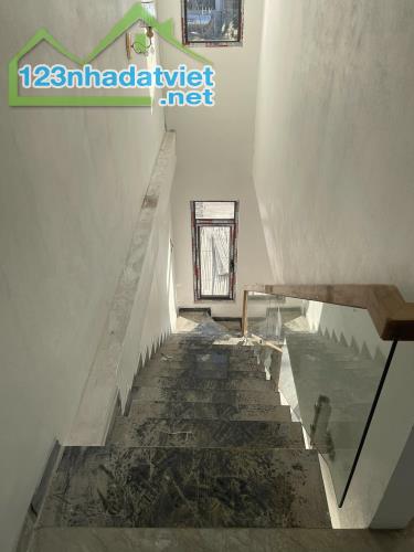 Bán Nhà 2 Tầng Sau UBND P.Hà Khánh. DT:82.6m2 Oto đỗ cửa Giá Rẻ !!! - 2