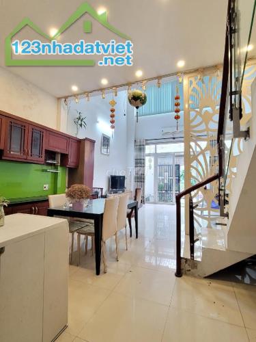 Nhà 3 tầng, Nguyễn Duy Trinh, 60m2, ngang 4.5m, ở ngay, nhỉnh 4 tỷ